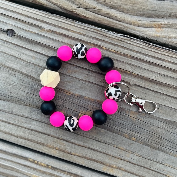 Leopard print, hot pink, and black silicone bead keyring wristlet - Picture 1 of 1